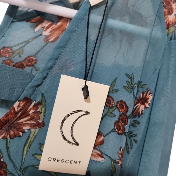 NWT BOHO Crescent Blue Floral Pullover Top Bell sleeves scalloped sheer med - Picture 6 of 11